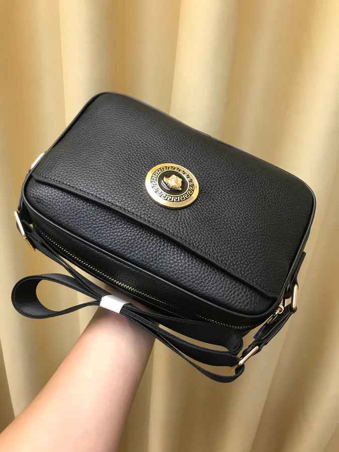 2021 New Fanjia Crossbody Bag Classic Design with Zippered Pockets