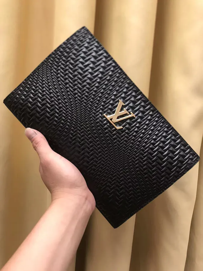 2023 V Brand New Handbag, Grained Leather, 27x18x4, Black