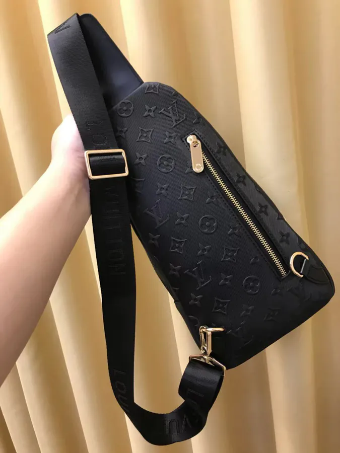 V Style Chest Bag in Black