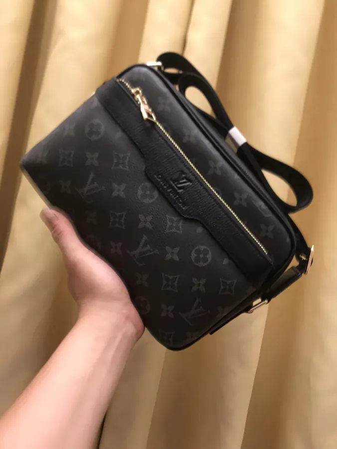 V Brand New Arrival Bucket Bag with Logo Embroidery
