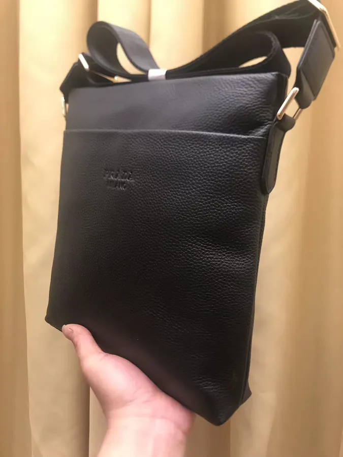2023 V Brand New Crossbody Bag Classic Design with Zipper Detail