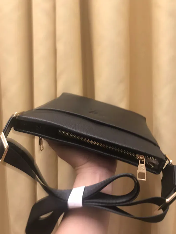 2023 V Brand New Crossbody Bag Grained Calfskin, Classic Design