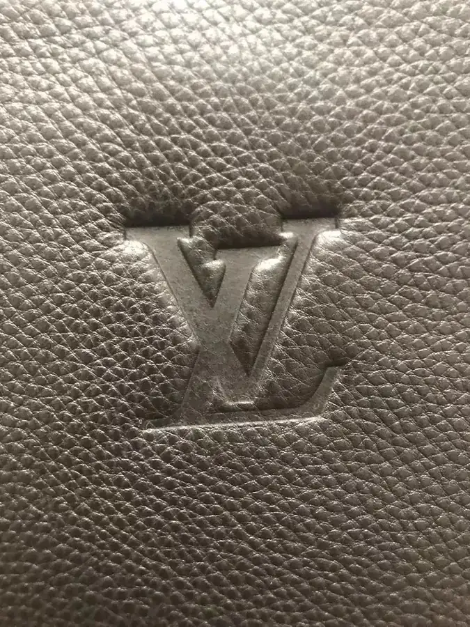 2023 V Brand New Crossbody Bag Grained Calfskin, Classic Design