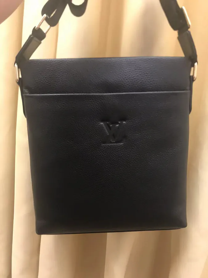 2023 V Brand New Crossbody Bag Grained Calfskin, Classic Design