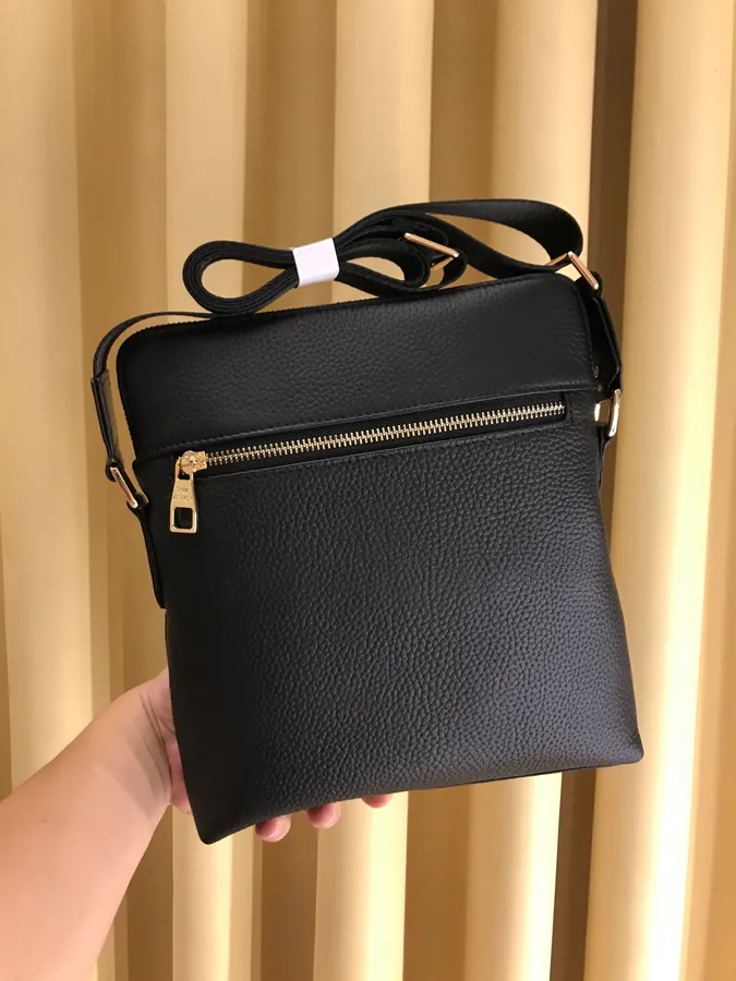 2021 V Brand New Crossbody Bag in Grained Calfskin