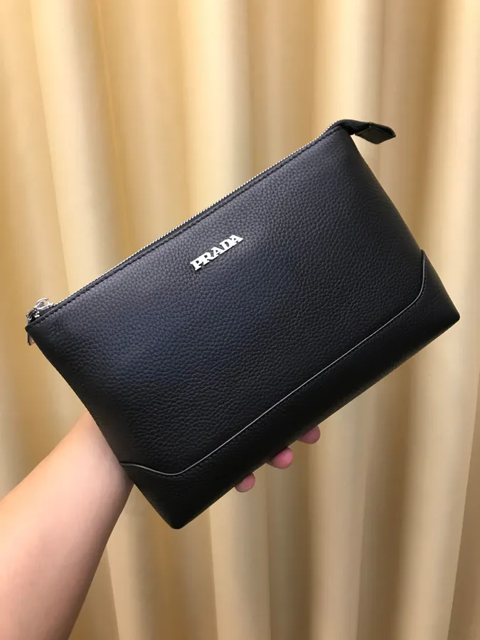 Louis Vuitton Men's Handbag with Zip Closure