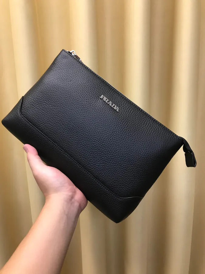 Louis Vuitton Men's Handbag with Zip Closure