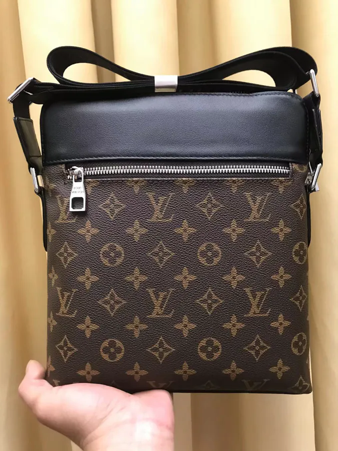 V Brand New Arrival Bucket Bag with Classic Monogram Design