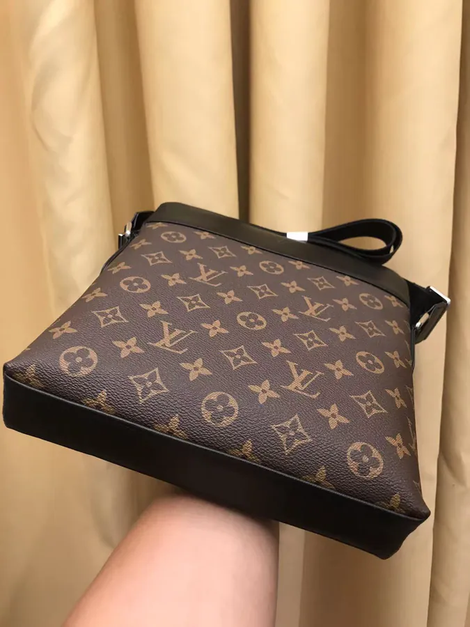 V Brand New Arrival Bucket Bag with Classic Monogram Design