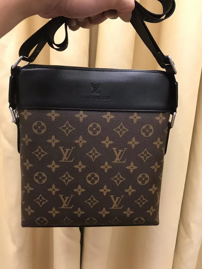 V Brand New Arrival Bucket Bag with Classic Monogram Design