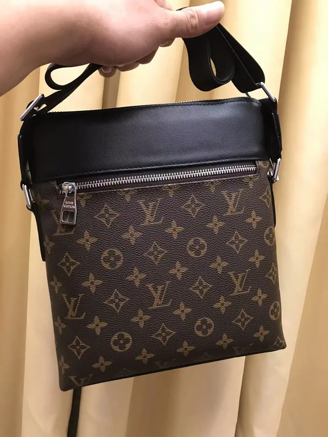 V Brand New Arrival Bucket Bag with Classic Monogram Design