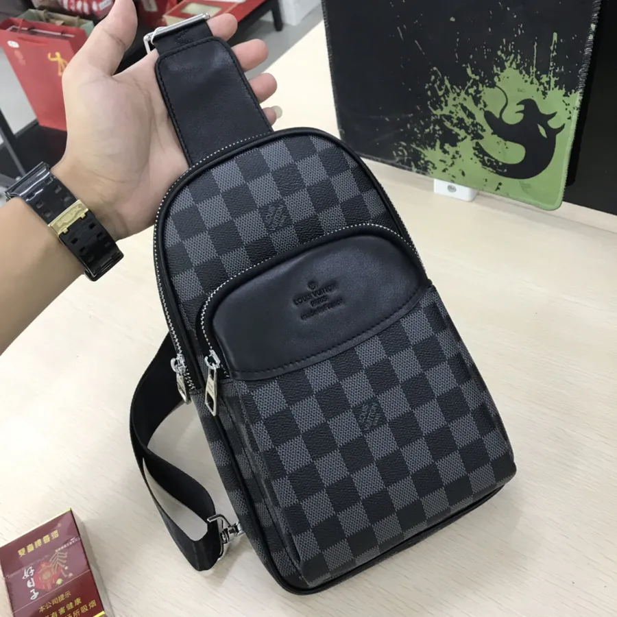 P200 V Family Style Chest Bag