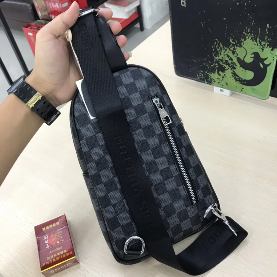 P200 V Family Style Chest Bag