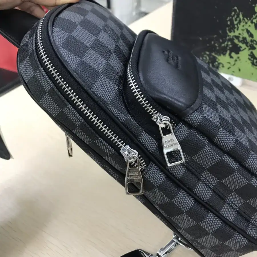 P200 V Family Style Chest Bag