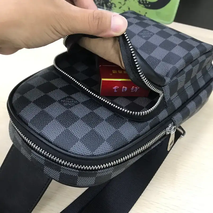 P200 V Family Style Chest Bag