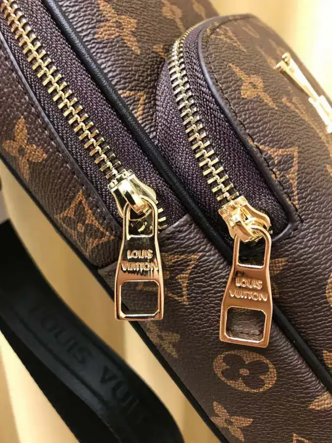 P210 V Home Edition Bucket Bag
