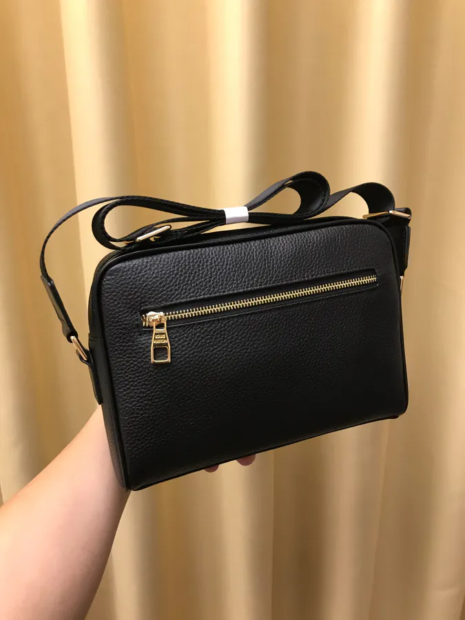 2021 V Home Latest Crossbody Bag with Flip Cover