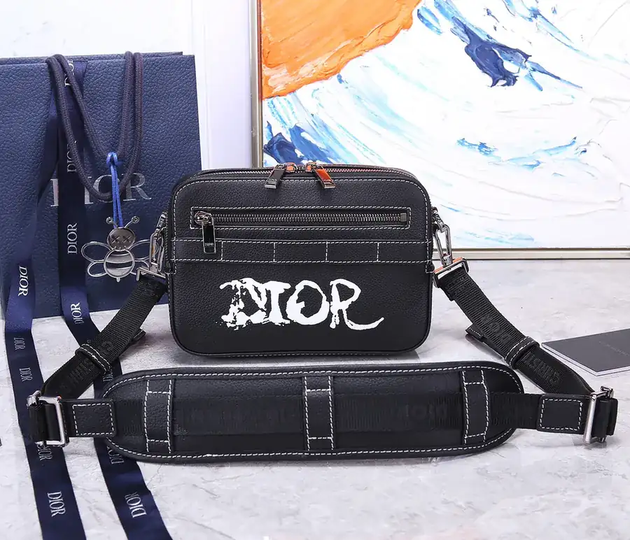 Safari Messenger Bag by AND PETER DOIG Daily Essential