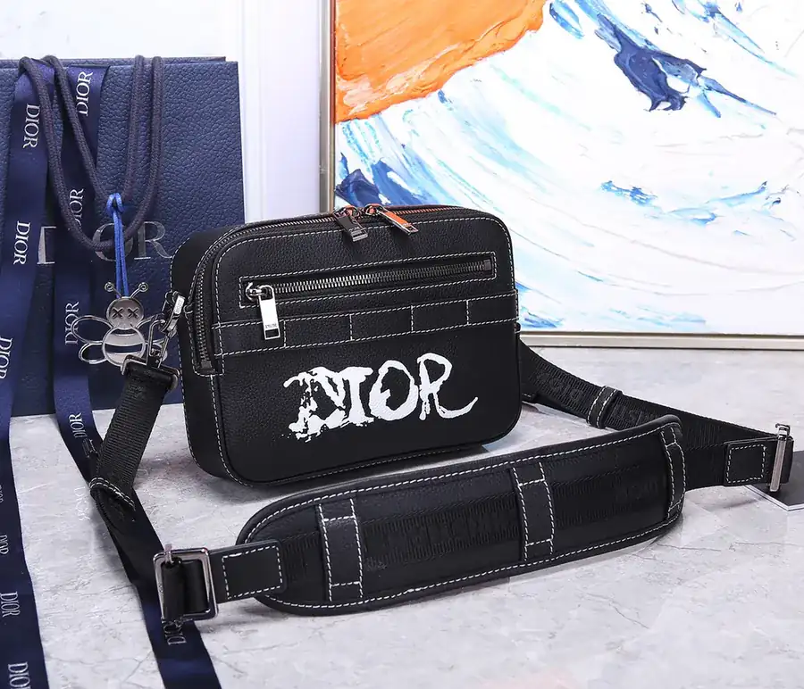 Safari Messenger Bag by AND PETER DOIG Daily Essential