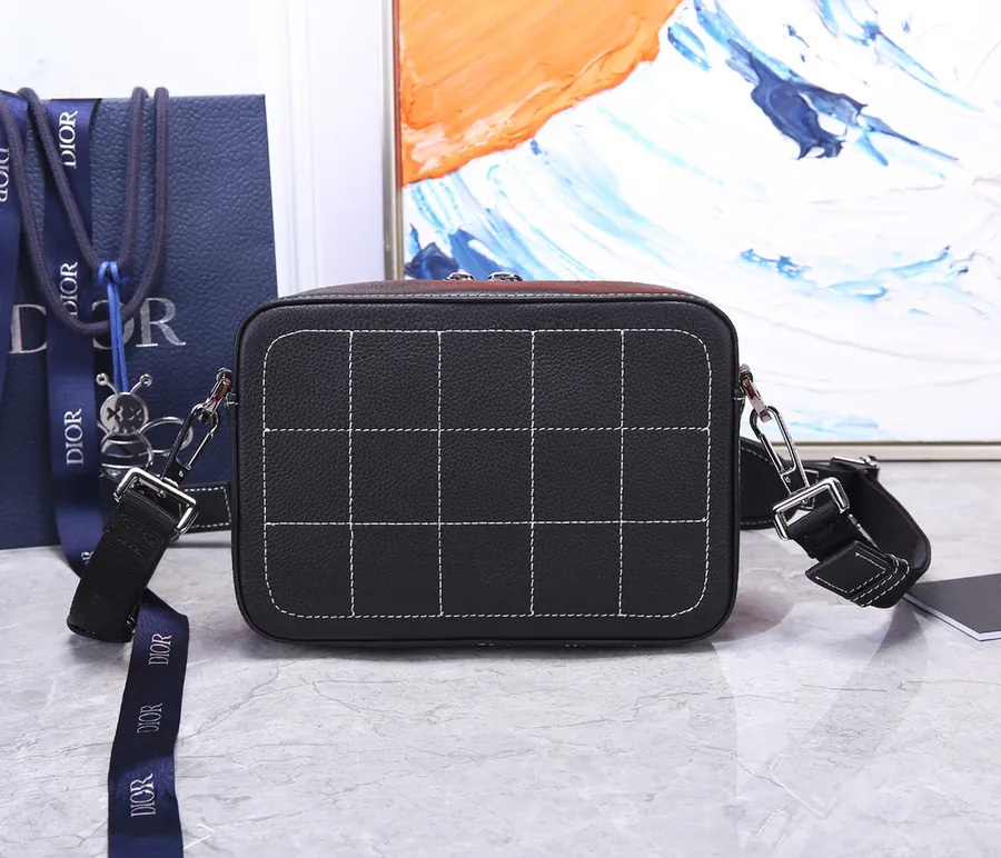 Safari Messenger Bag by AND PETER DOIG Daily Essential