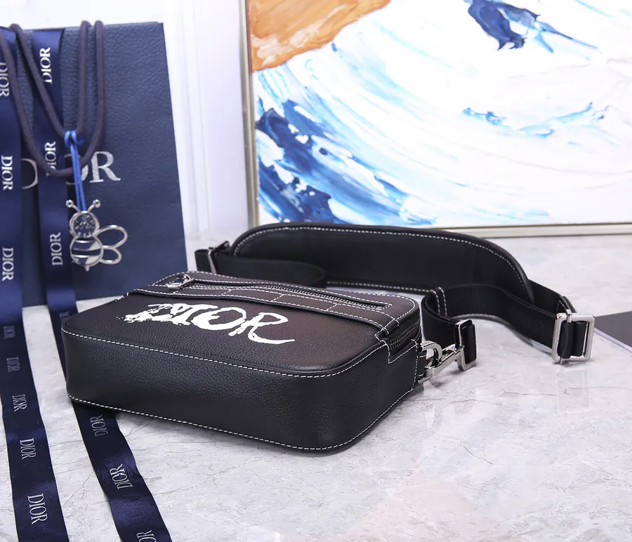 Safari Messenger Bag by AND PETER DOIG Daily Essential