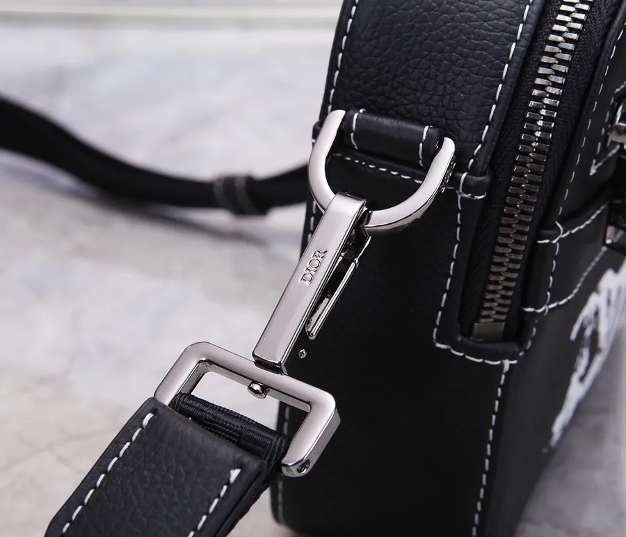Safari Messenger Bag by AND PETER DOIG Daily Essential