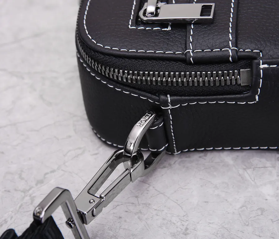 Safari Messenger Bag by AND PETER DOIG Daily Essential