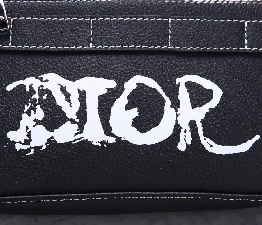 Safari Messenger Bag by AND PETER DOIG Daily Essential