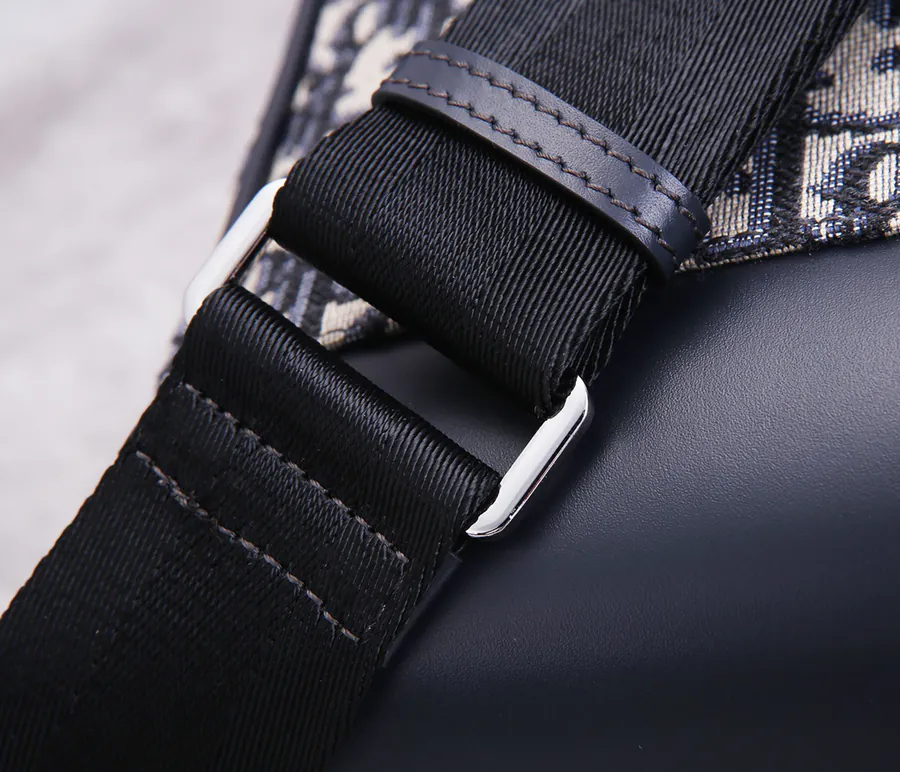 DIO.R Oblique Messenger Bag