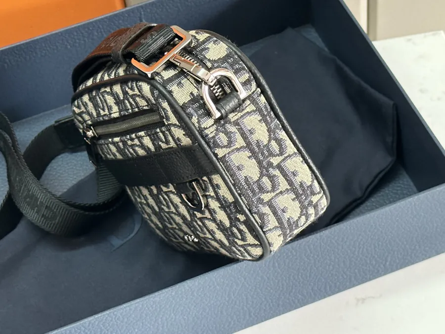 Safari Messenger Bag Mini Size, Cistian Logo Shoulder Strap