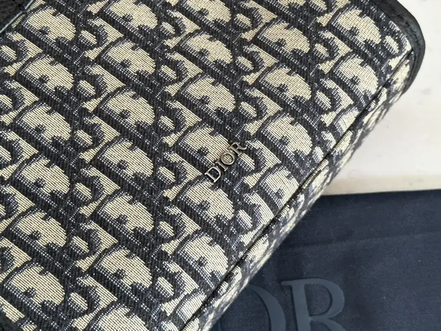 Safari North South Small Handbag