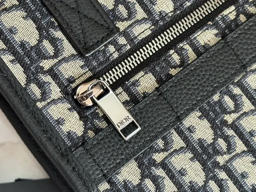 Safari North South Small Handbag