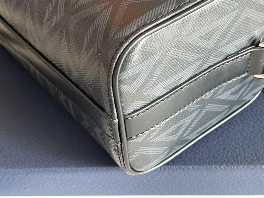 Lingot Messenger Bag Season New, Practical Elegance, Unique Design