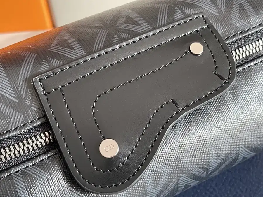 Lingot Messenger Bag Season New, Practical Elegance, Unique Design