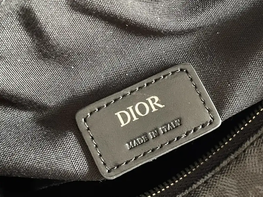 Lingot Messenger Bag Season New, Practical Elegance, Unique Design
