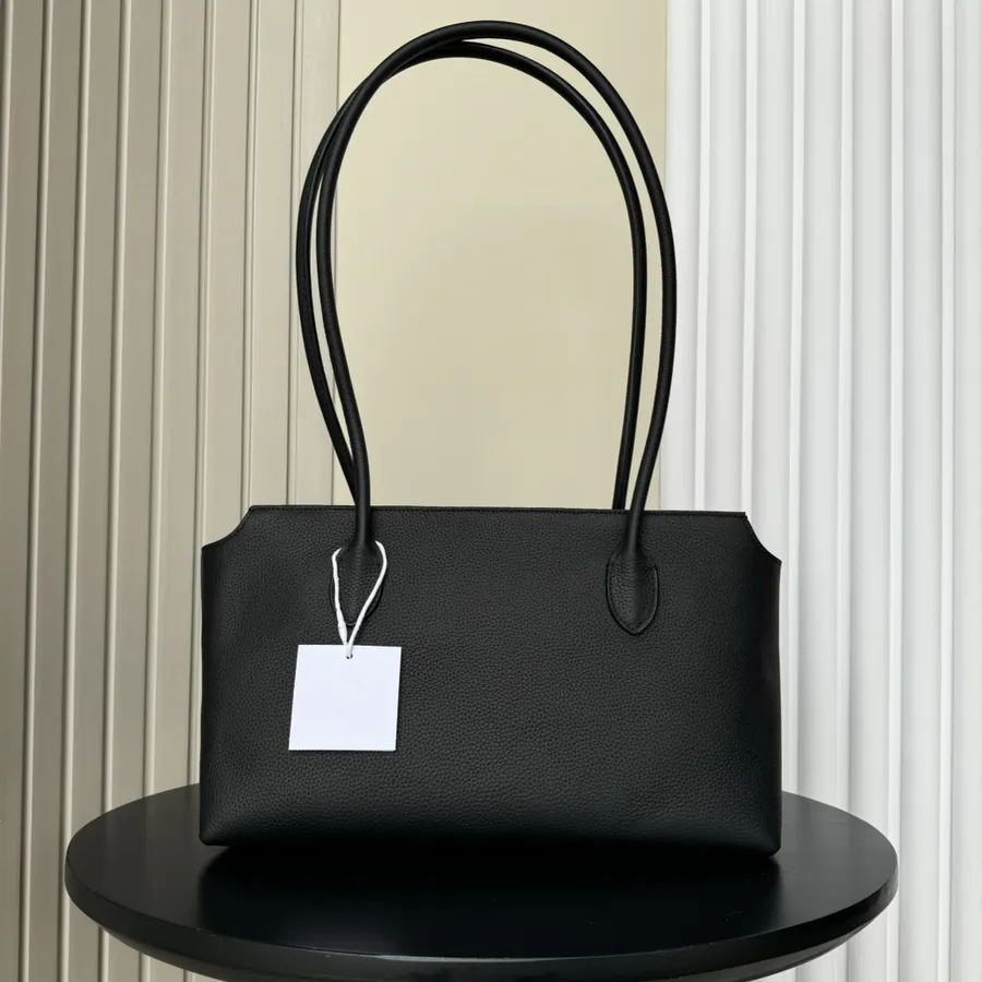 P680 The Row Handbag Classic Design, Black