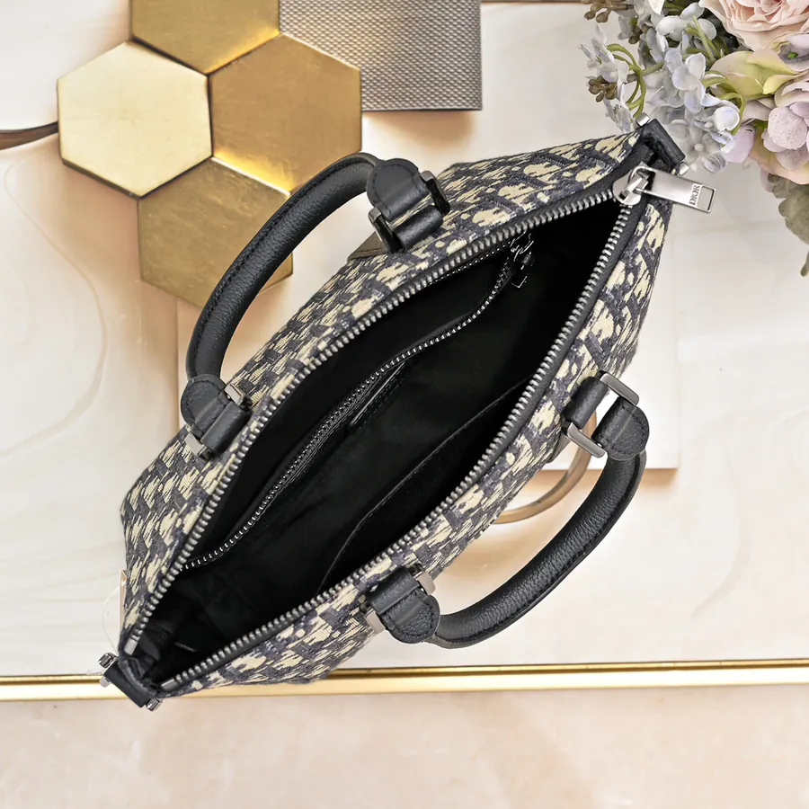 Dior Weekender 25 Handbag in Black