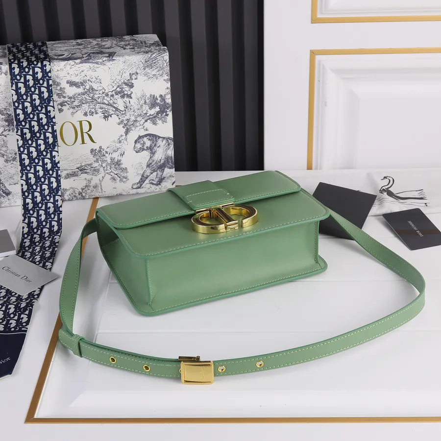 Dior 30 Montaigne Bucket Bag in Green