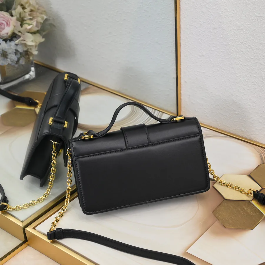 Miss Montaigne Mini Chain Bag