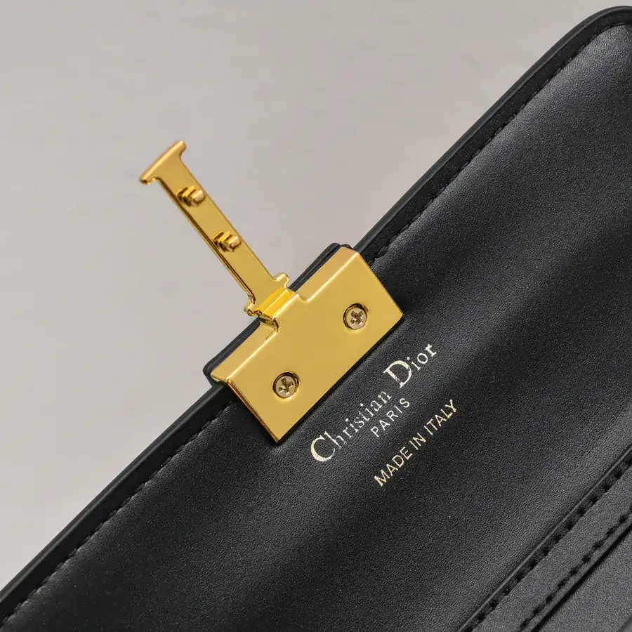 Miss Montaigne Mini Chain Bag