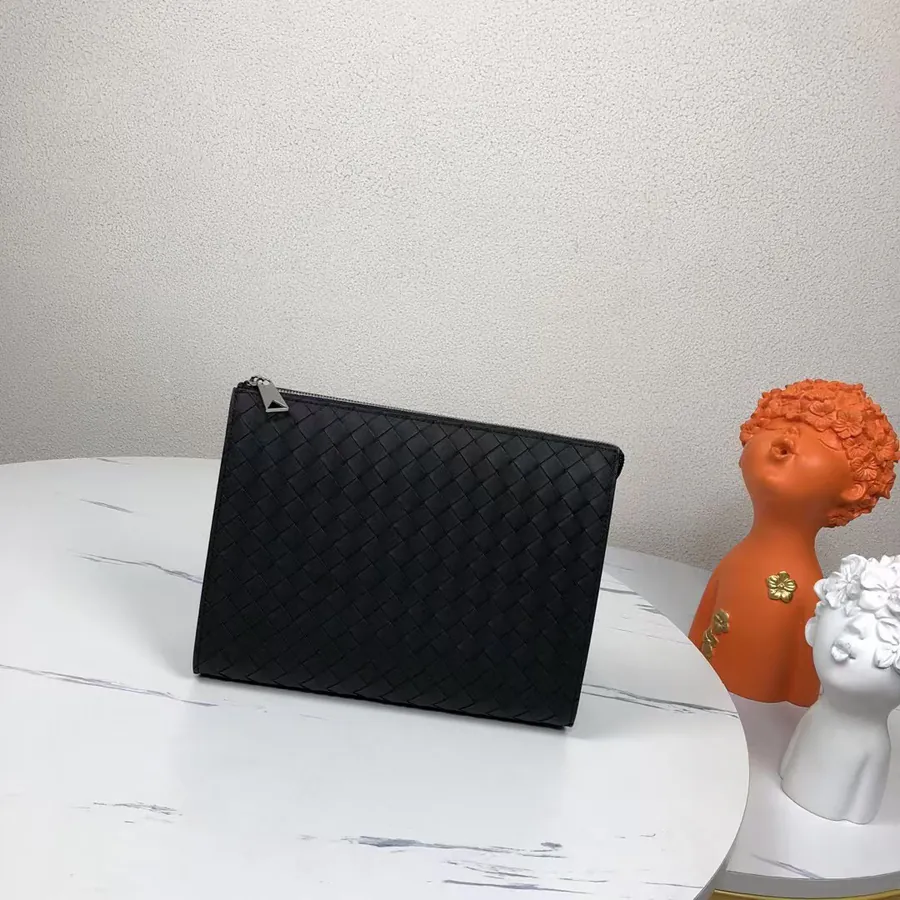 New Handbag with BV Classic Weave