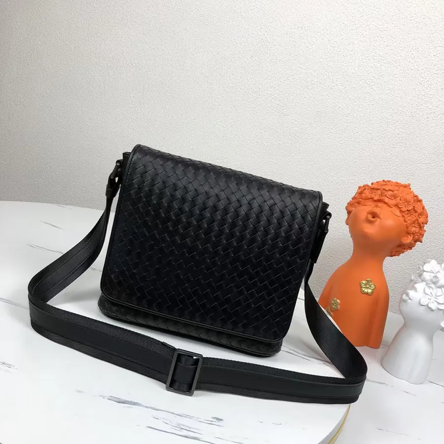 520BV Woven Postman Bag Premium Handmade