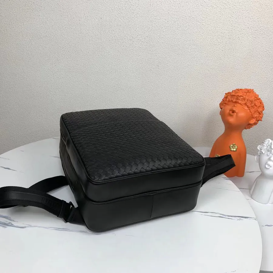 BOTTEGA 顶级打蜡胎牛皮手袋