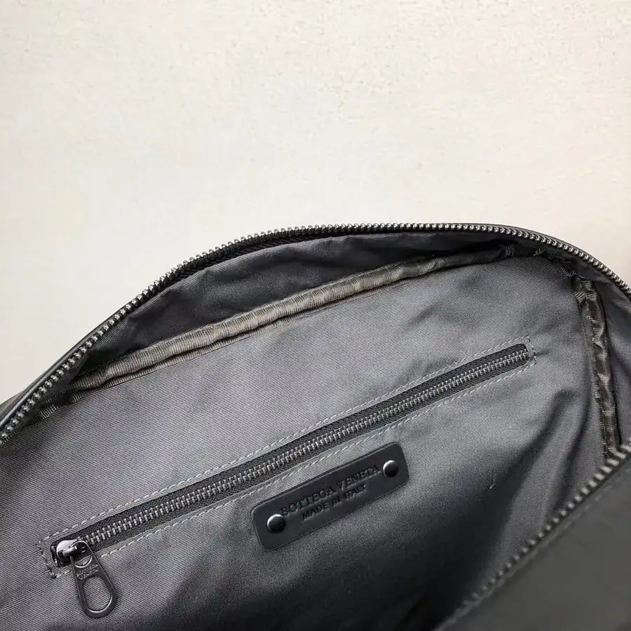 BOTTEGA 顶级打蜡胎牛皮手袋