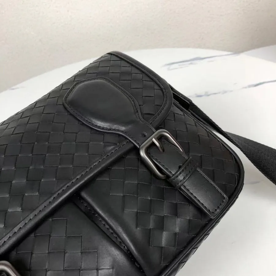 520 BV Woven Messenger Bag Classic Design