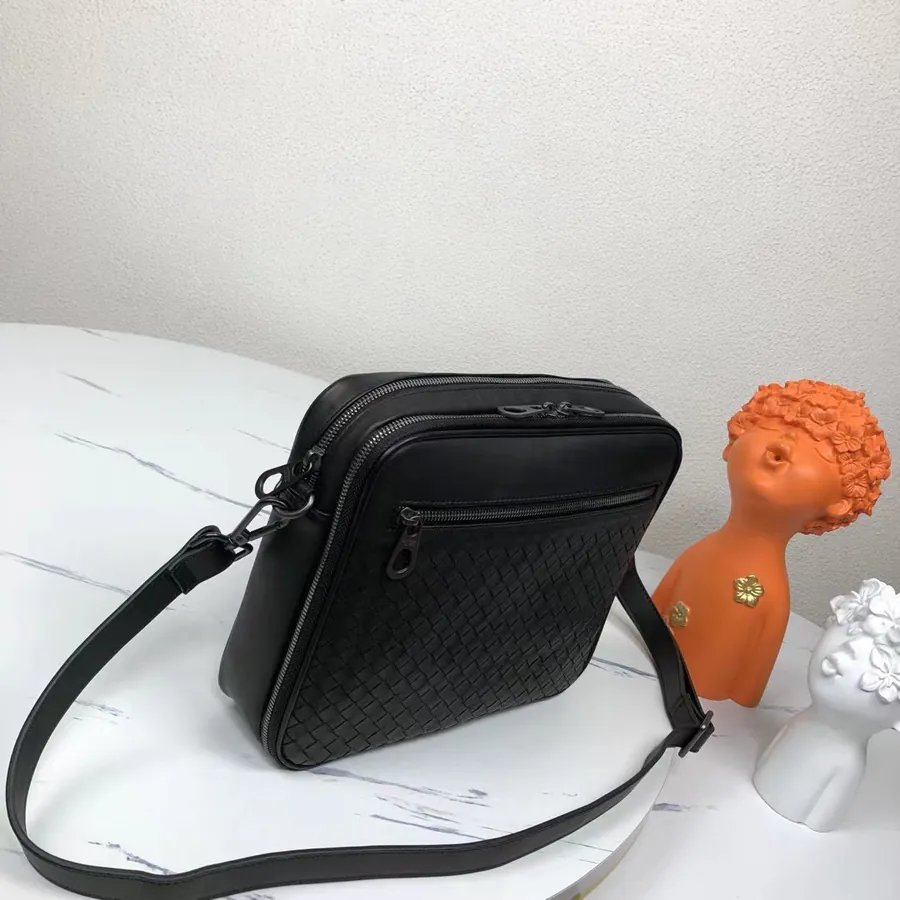BV Bucket Bag Men's Crossbody / Shoulder Bag