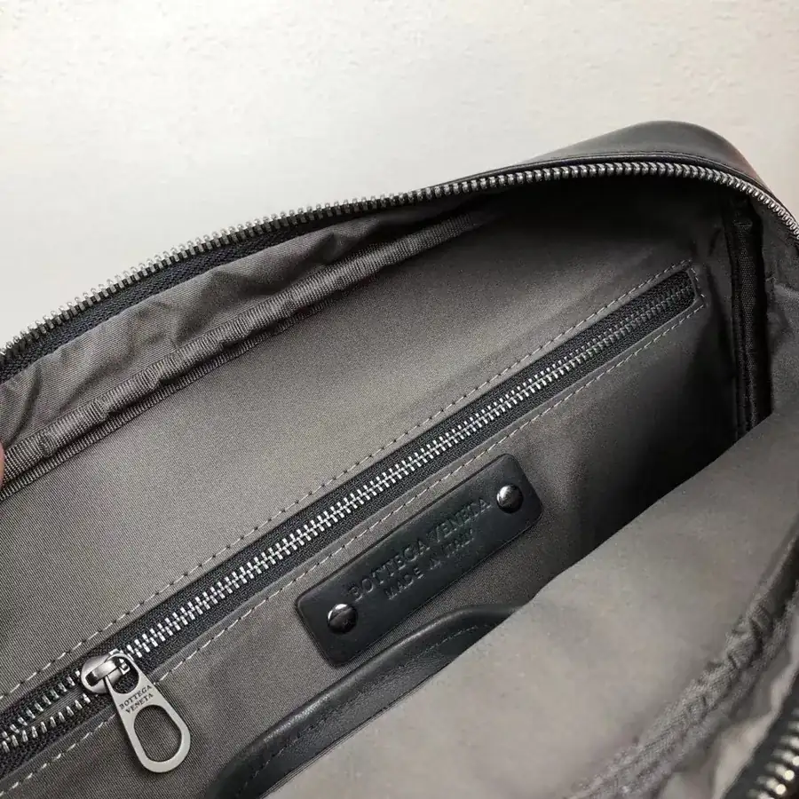 BV Bucket Bag Men's Crossbody / Shoulder Bag