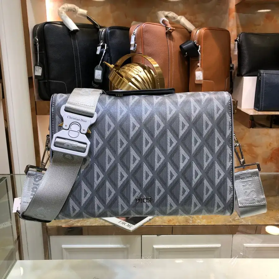 Lingot Messenger Bag Contemporary Design, Practical & Stylish