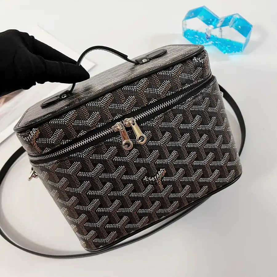 Muse Cosmetic Bag with Smart Interior Space