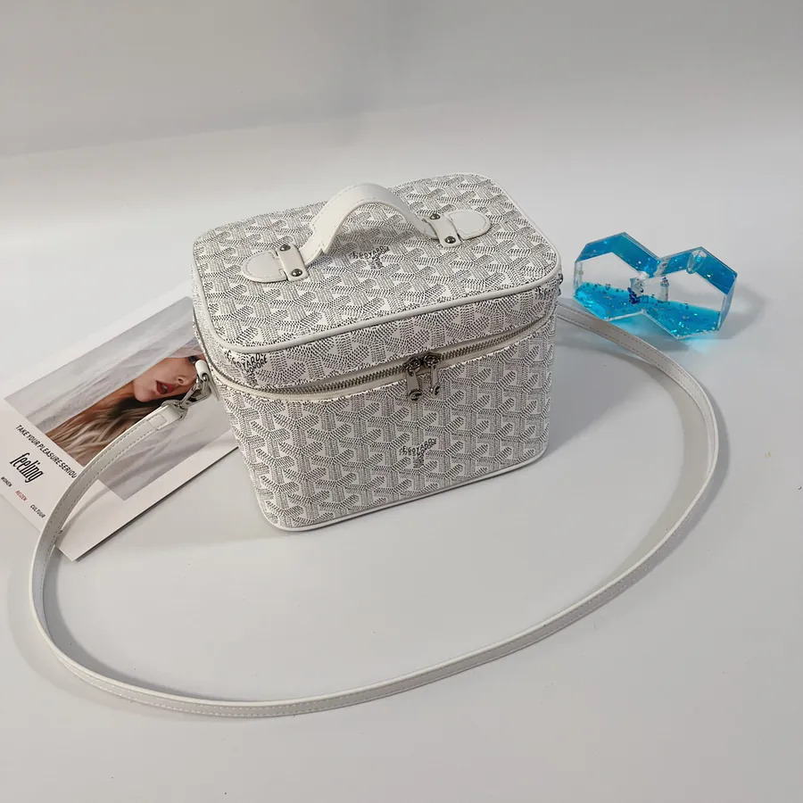 Muse Cosmetic Bag with Smart Interior Space